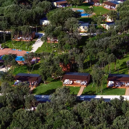 Maistra Polari Mobile Homes 홀리데이파크 로비니