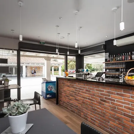 Maistra Polari Mobile Homes منتزه العطل