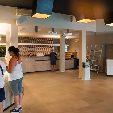 منتزه العطل Maistra Polari Mobile Homes