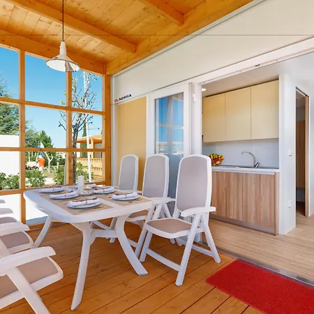 منتزه العطل Maistra Polari Mobile Homes 4*