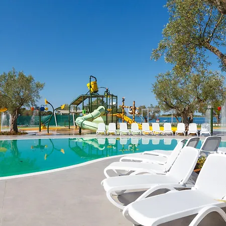 Maistra Polari Mobile Homes منتزه العطل 4*