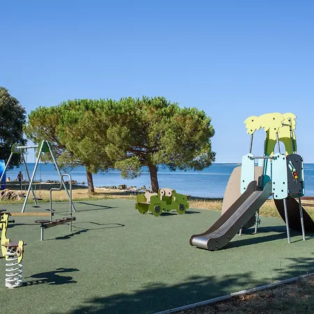 منتزه العطل Maistra Polari Mobile Homes