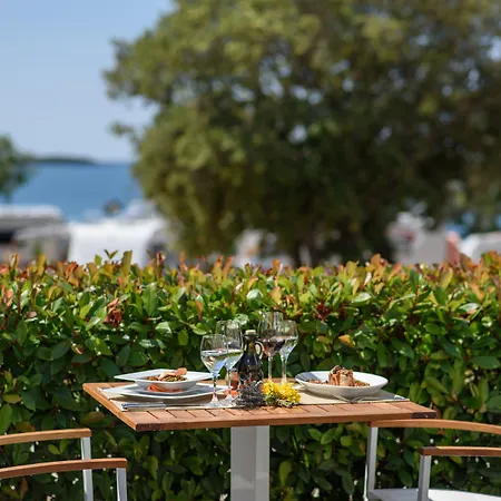 Maistra Polari Mobile Homes روفينج