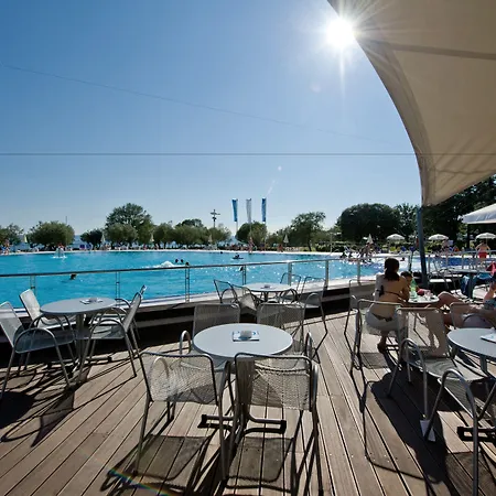 منتزه العطل Maistra Polari Mobile Homes 4*