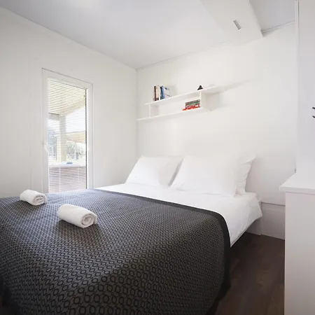 Maistra Polari Mobile Homes 홀리데이파크 로비니