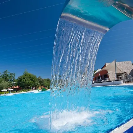 Maistra Polari Mobile Homes 4* Ρόβινι