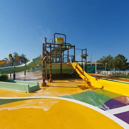 Maistra Polari Mobile Homes 4* 罗维尼